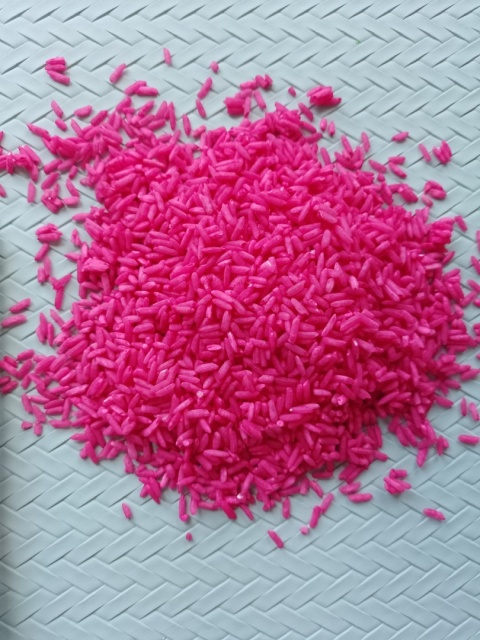 Kolorowy ryż - różowy